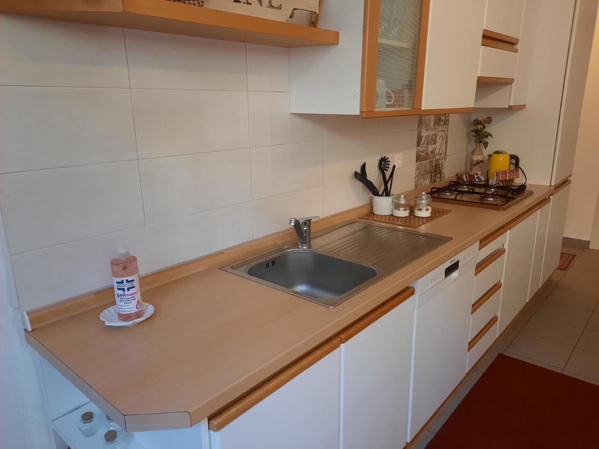 #10ilnumeroperfetto, Independent Entrance, Private Parking & Garten Apartment